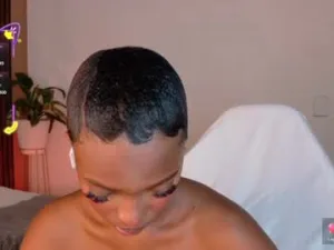 ahvi_ebony