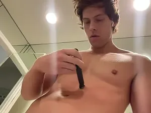 alex_islivee
