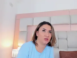 Arianna_Davis